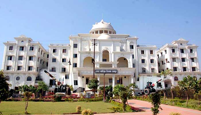 No tax will be collected from any temple in Raipur; action will be taken against the employees who served notices at the Brahmanpara temple.