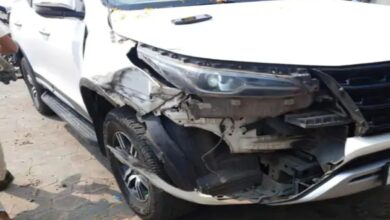 स्वास्थ्य मंत्री की गाड़ी ट्रक से टकराई, मंत्री सुरक्षित