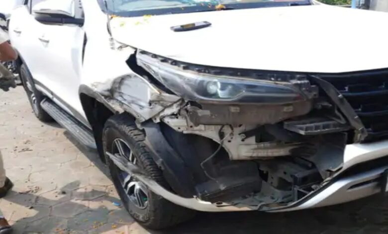 स्वास्थ्य मंत्री की गाड़ी ट्रक से टकराई, मंत्री सुरक्षित