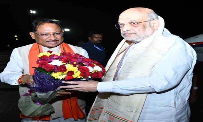 केंद्रीय गृह मंत्री अमित शाह का रायपुर आगमन, मुख्यमंत्री विष्णुदेव साय ने किया आत्मीय स्वागत