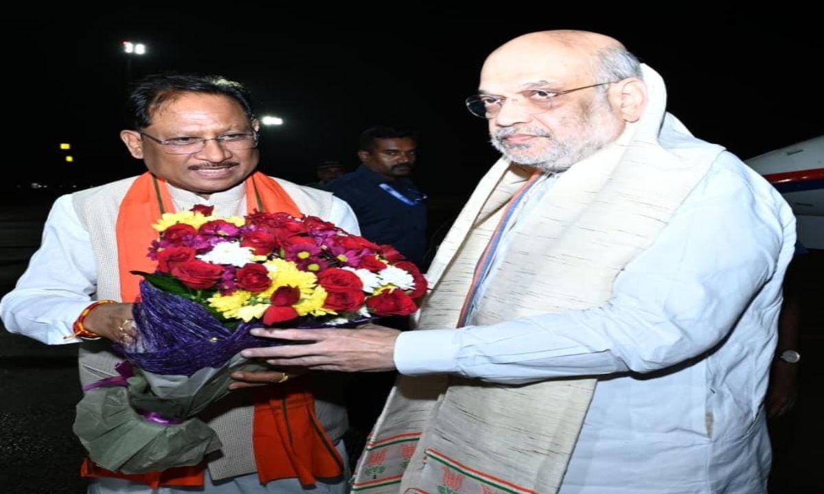 केंद्रीय गृह मंत्री अमित शाह का रायपुर आगमन, मुख्यमंत्री विष्णुदेव साय ने किया आत्मीय स्वागत