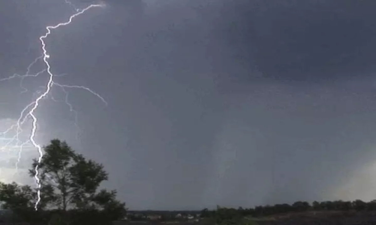 Yellow alert issued in 7 districts including Rajnandgaon and Dhamtari, possibility of lightning and storm
