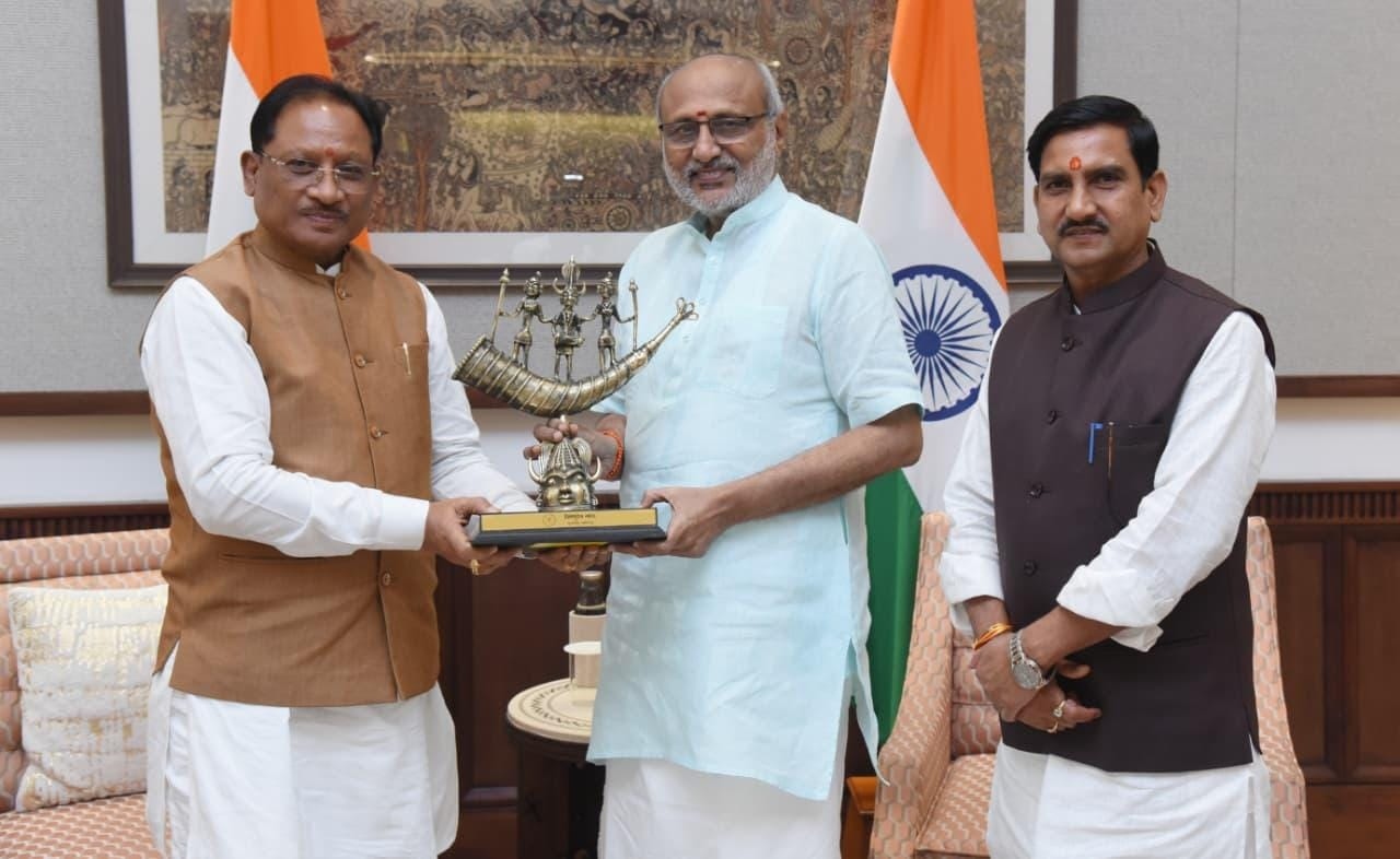 CM Sai met Vice President C.P. Radhakrishnan and invited him to attend the State Festival.