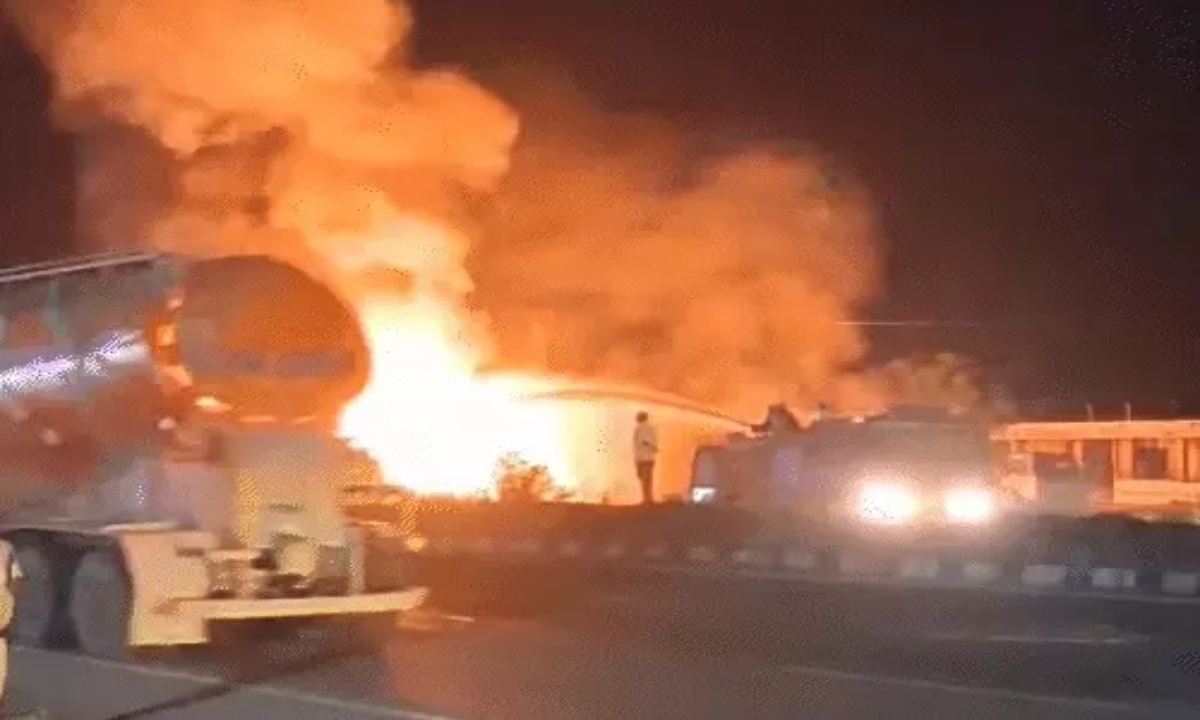 Jaipur-Ajmer Highway, LPG cylinder blast, chemical tanker, Dudu, traffic diverted, fire brigade, fire, accident, one death,