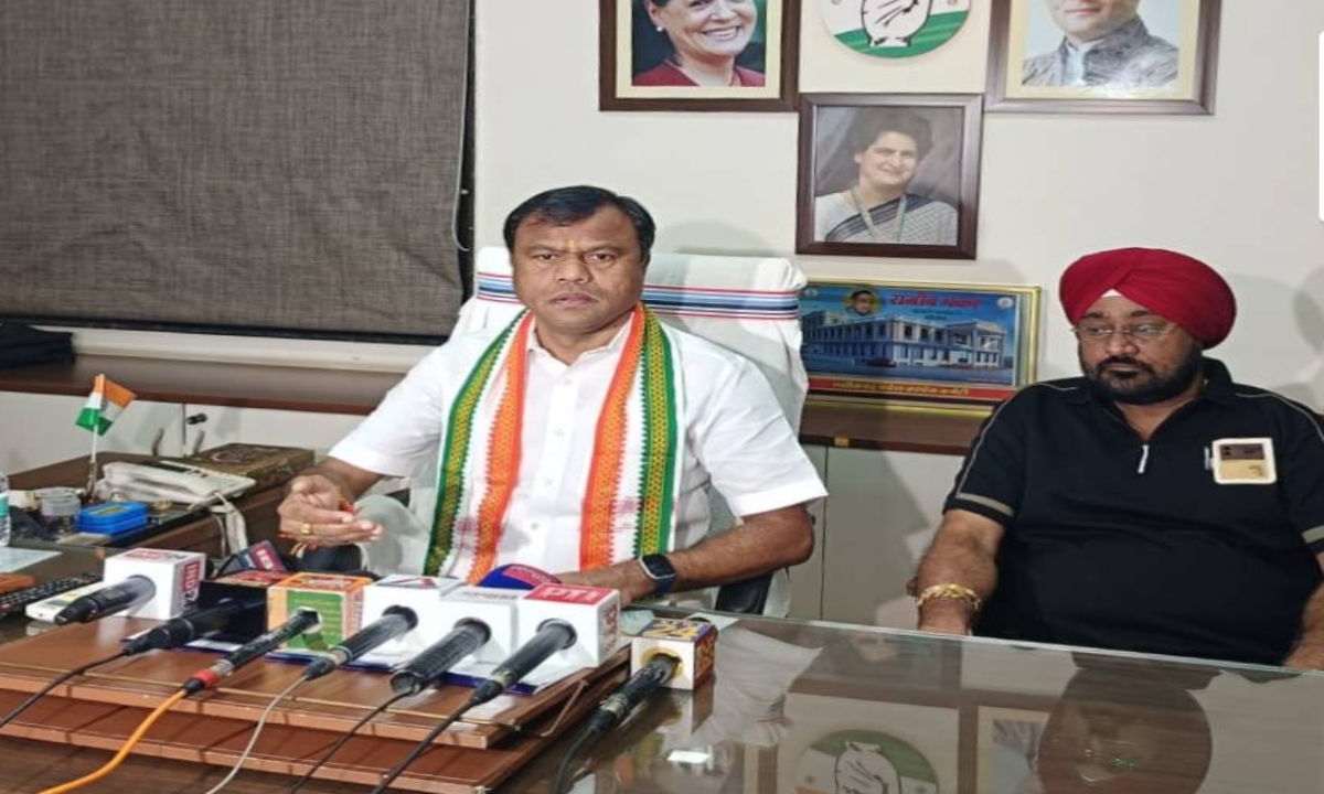 Congress state president Deepak Baij targeted the government's policies.