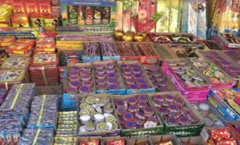 Administration tightens restrictions on firecracker shops: Tin sheds mandatory, fire extinguishers required; violations will be prosecuted