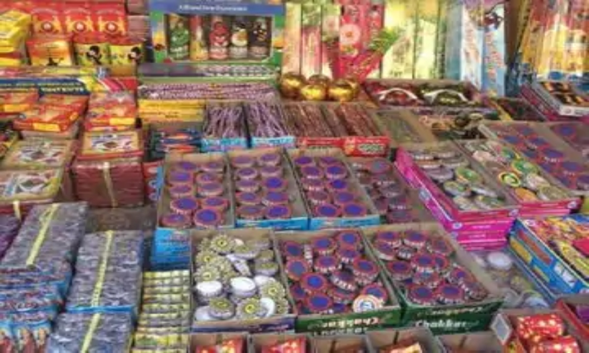 Administration tightens restrictions on firecracker shops: Tin sheds mandatory, fire extinguishers required; violations will be prosecuted
