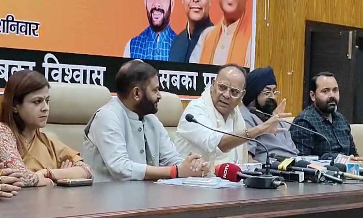 Ajay Chandrakar's controversial statement: Calls Congressmen 'lickers and biters'
