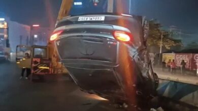 रायपुर हिट एंड रन केस: पुलिसकर्मी को टक्कर मारकर पलटी कार, VIP रोड में चेकिंग से बचने के चक्कर में हुआ हादसा