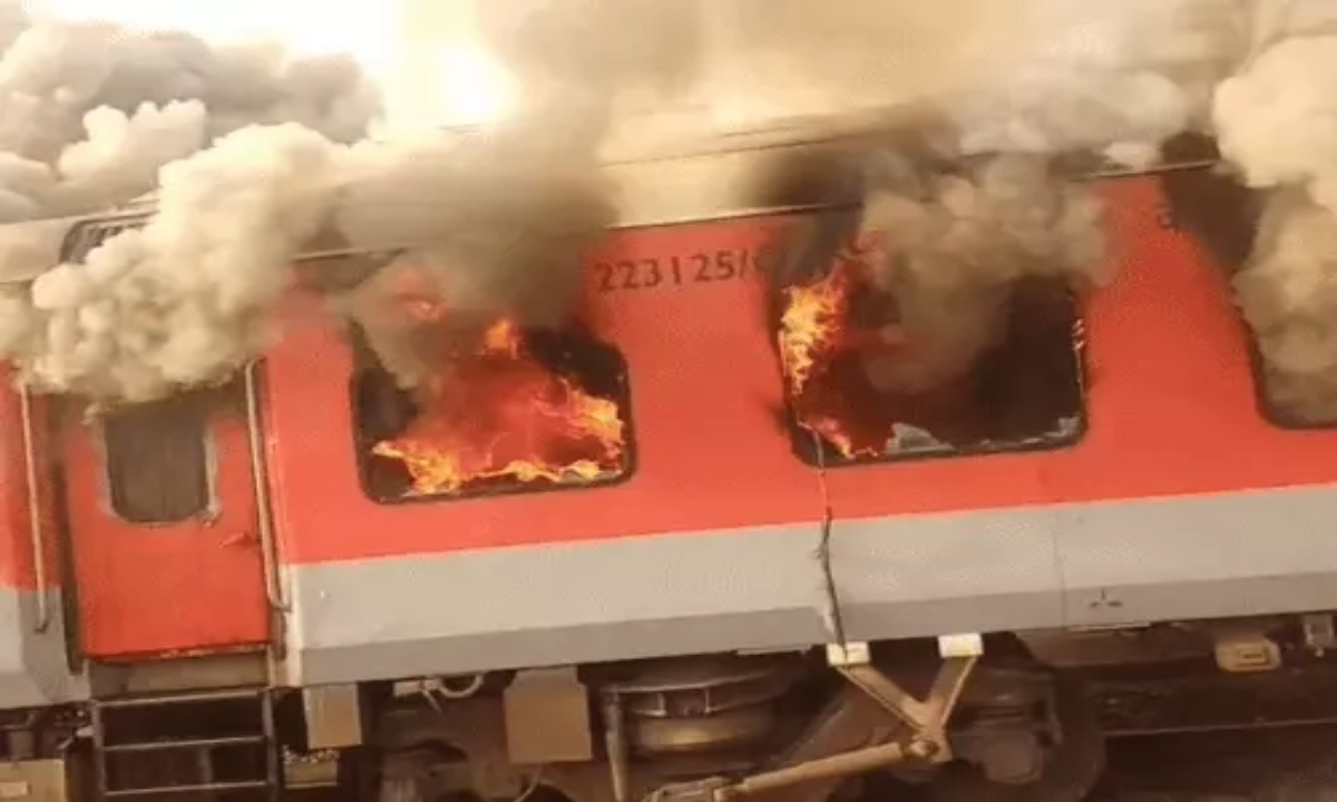 Fire in Amritsar-Saharsa Garib Rath train: Short circuit in AC bogie near Sirhind station, passengers jump to save their lives