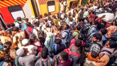 कर्मभूमि एक्सप्रेस से गिरे 3 यात्री, 2 की मौत, 1 गंभीर