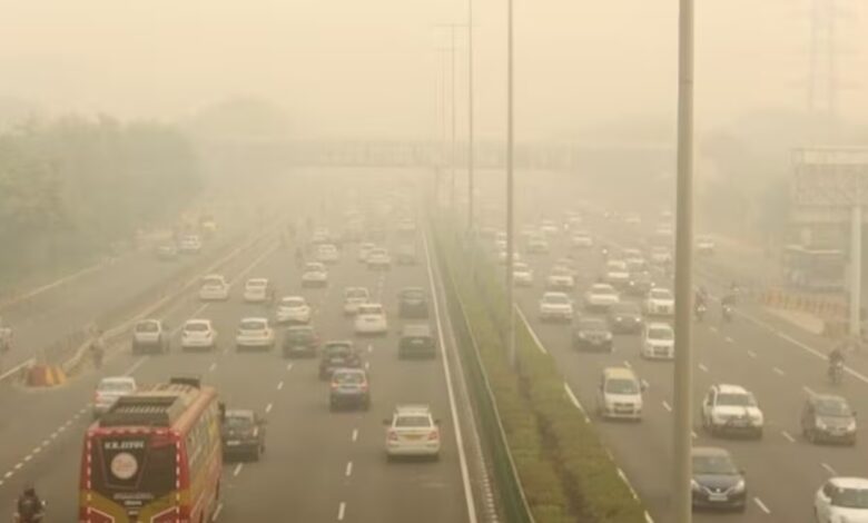 Delhi's AQI crosses 400, pollution rises due to fireworks; 36 out of 38 stations in red zone