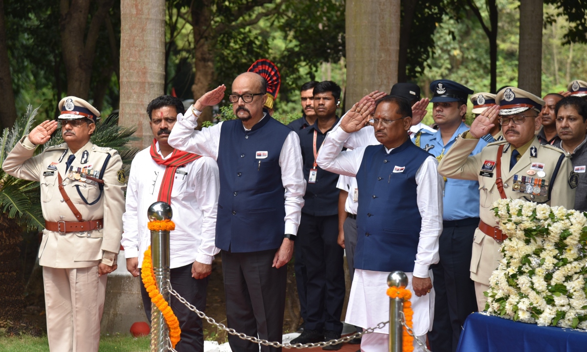 Governor-Chief Minister paid tribute to the martyred soldiers