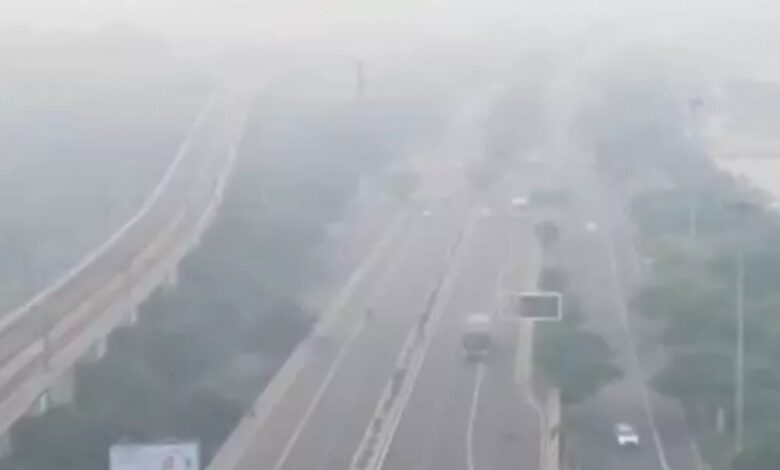On the second day of Diwali, the air in the capital remained toxic: AQI 345, 34 out of 38 stations in the red zone.