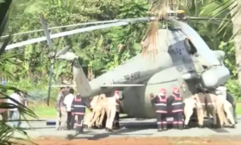 President Murmu's helicopter crashes into the helipad in Kerala, security personnel push it out.