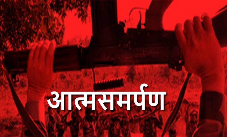 सीसी मेंबर रामधेर ने 50 नक्सलियों के साथ किया सरेंडर, महला कैंप में मची हलचल