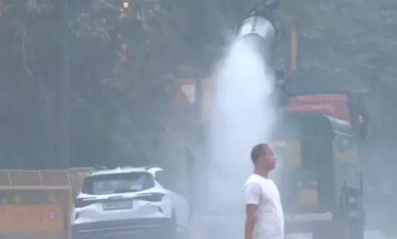 AQI crosses 400 in the capital, asthma and allergy cases rise; doctors advise wearing masks; Andhra Pradesh on high alert for Cyclone 'Montha'