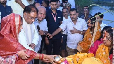 CM Sai offered prayers to the Sun at Duldula Chhath Ghat and prayed for the prosperity of the state.