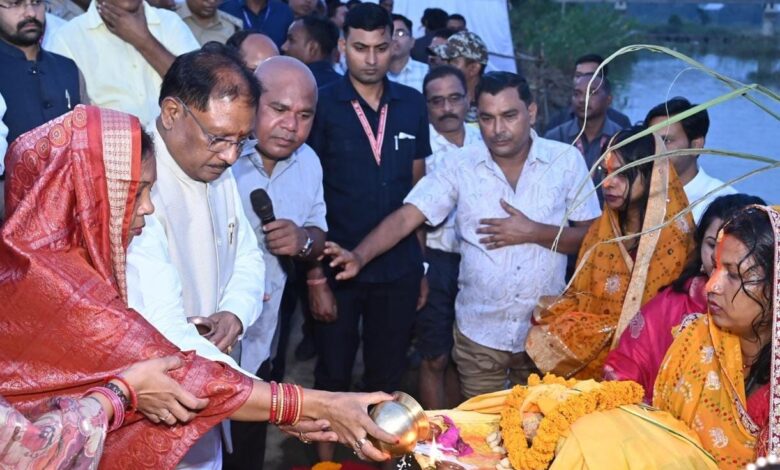 CM Sai offered prayers to the Sun at Duldula Chhath Ghat and prayed for the prosperity of the state.