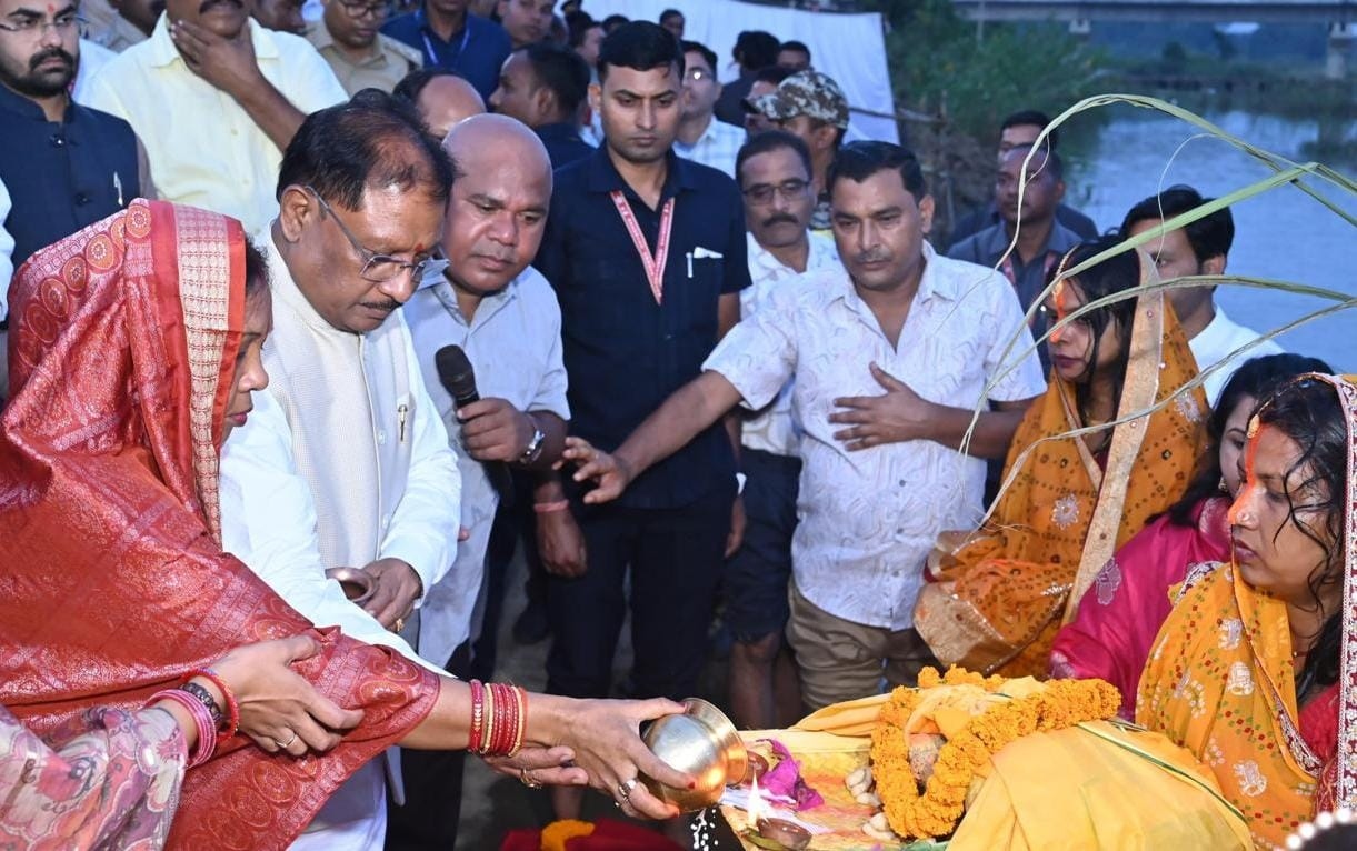 CM Sai offered prayers to the Sun at Duldula Chhath Ghat and prayed for the prosperity of the state.