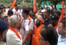 Uproar over Waqf Board notice, Hindu organization surrounds Waqf Board office