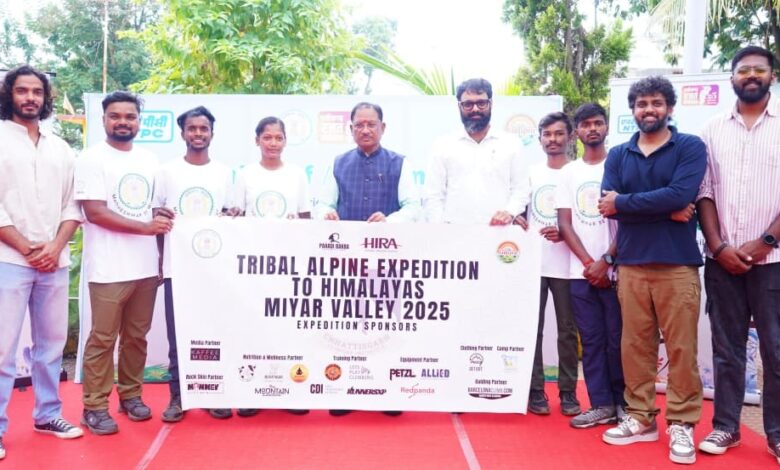 Jashpur youth scale the heights of the Himalayas: Experience the thrill of trekking, rock and ice climbing at an altitude of 5350 meters