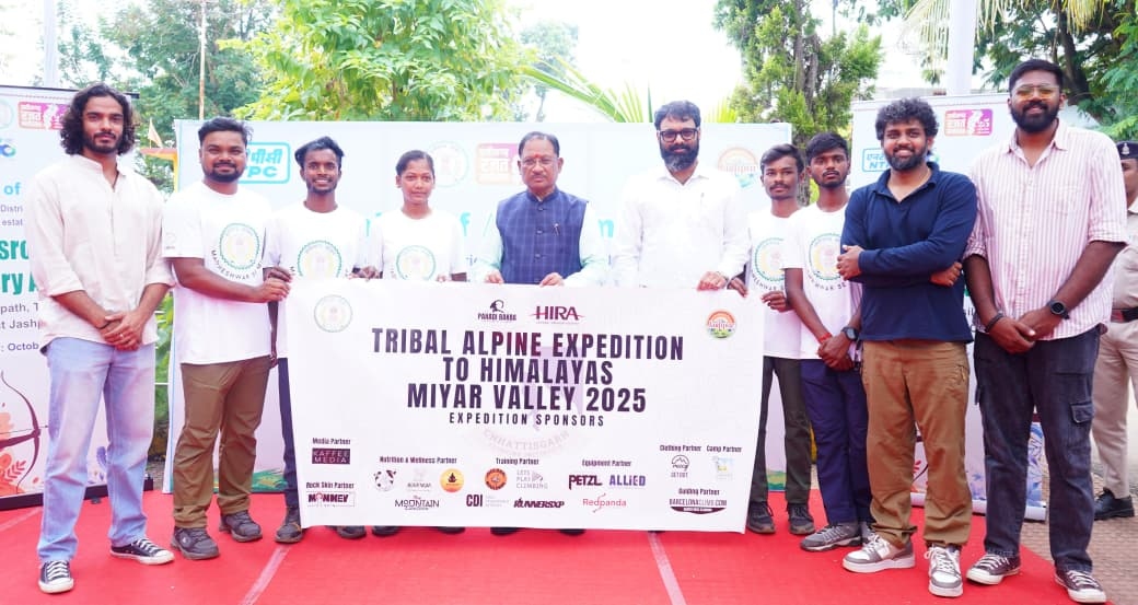 Jashpur youth scale the heights of the Himalayas: Experience the thrill of trekking, rock and ice climbing at an altitude of 5350 meters