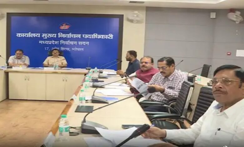 कांग्रेस ने बीएलओ से घोषणा पत्र लेने की मांग की, कहा- एक माह में तीन बार सर्वे असंभव