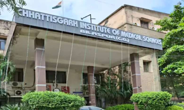 पोलियोग्रस्त महिला की सिम्स में सफल सर्जरी: निजी अस्पतालों ने किया था इनकार, आयुष्मान योजना से मिला नया जीवन