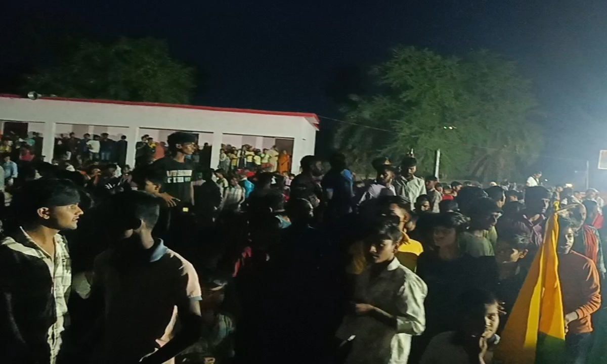 Tej Pratap attacked in Mahnar: Supporters chased away attackers, stone-pelting ensued; 10 major election rallies held in Bihar today.