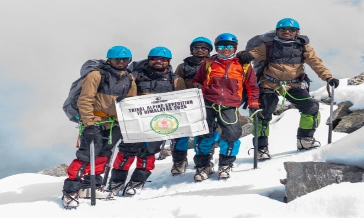 Jashpur echoes in the Himalayas: Tribal youth open a new mountaineering route, naming it the 'Vishnu Dev Route'
