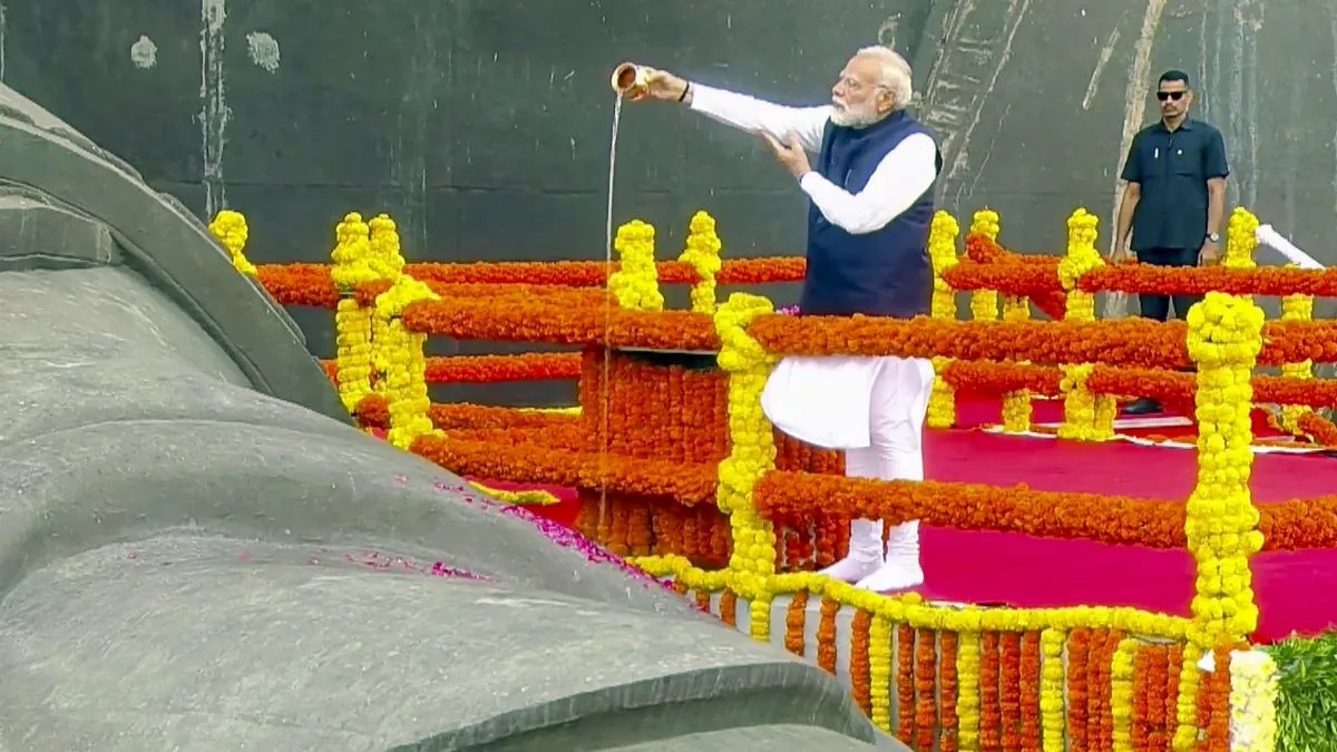 Sardar Vallabhbhai Patel, Ekta Diwas, Statue of Unity, Narendra Modi, Kevadia, National Unity Day Parade, BSF, CRPF, Paramilitary Forces, Republic Day Style Parade, Gujarat, Flower Tribute, Indian Unity, Iron Man of India,