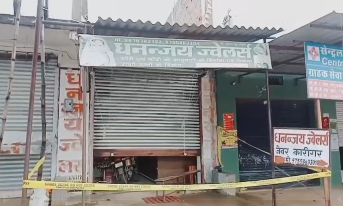 Millions worth of goods stolen from a jewelry shop; police have launched an investigation.