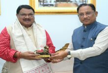 सीएम साय से केंद्रीय जनजातीय कार्य मंत्री जुएल ओराम ने की सौजन्य मुलाकात