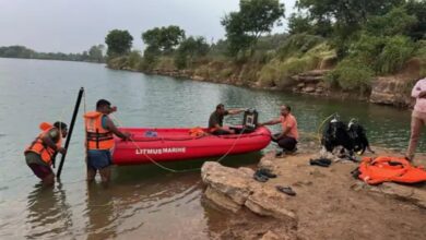 Two 10th-grade students drowned in Blue Water in Raipur: They had skipped class and gone out with friends; SDRF and police have launched a rescue operation.