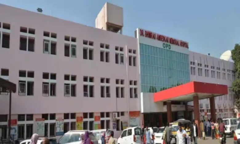 Ambedkar Hospital posted a poster stating that the child's mother was HIV positive, prompting a reprimand from the High Court.