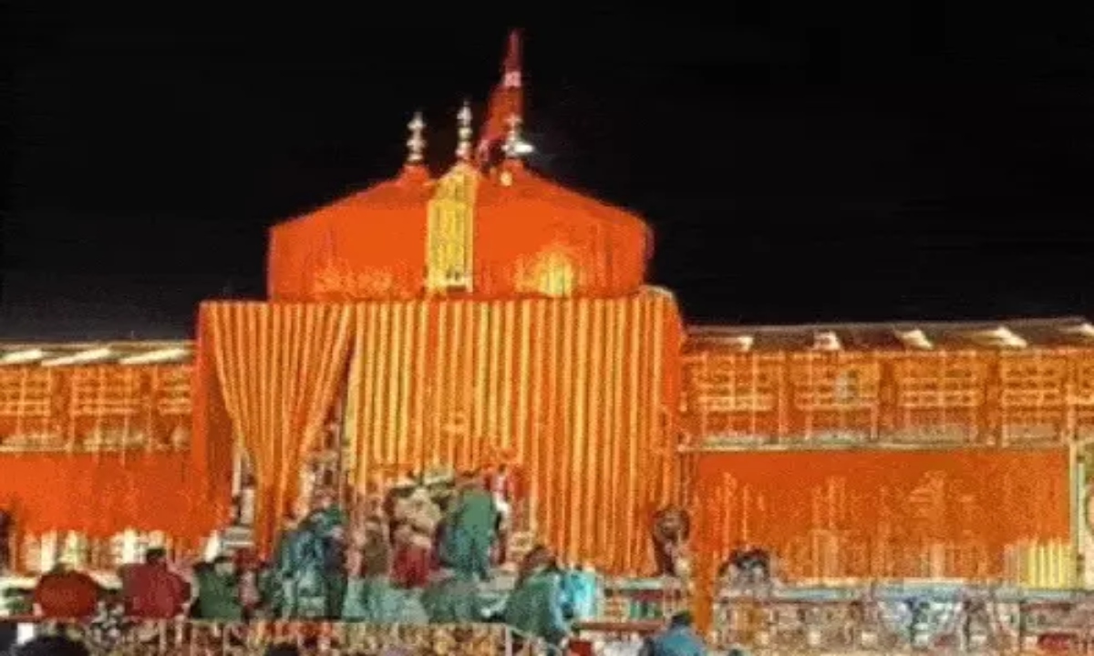 The doors of Badrinath Dham will be closed today after 205 days.