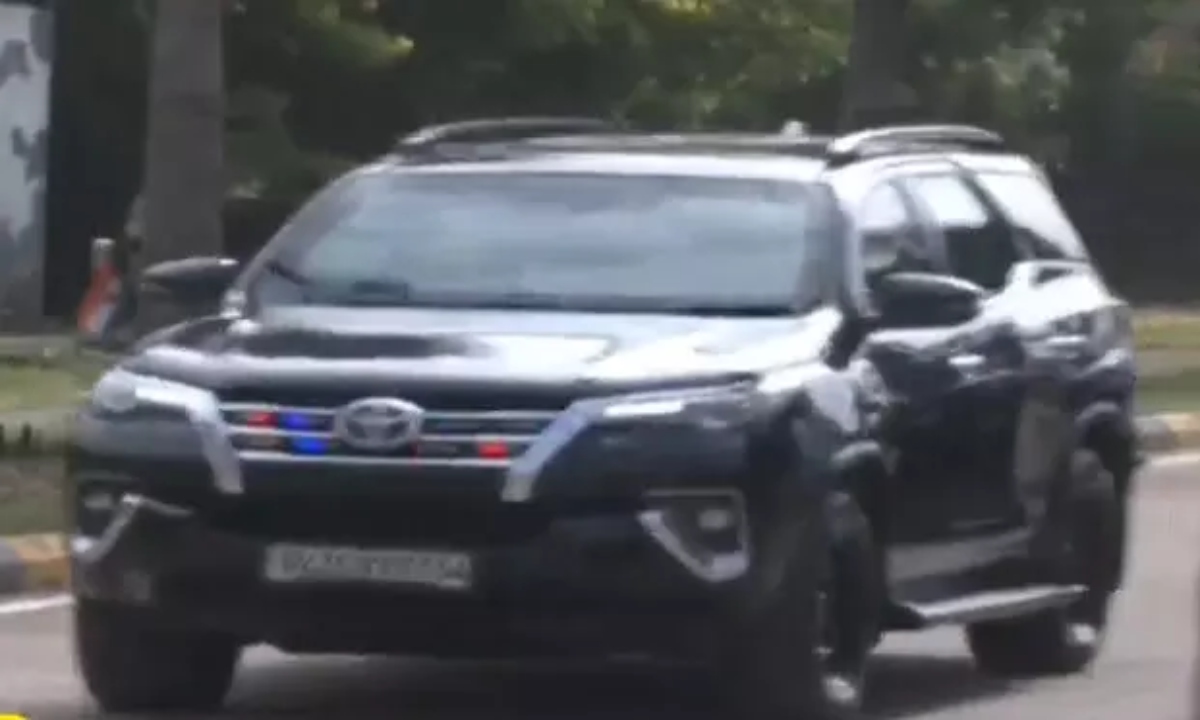 Prime Minister Narendra Modi arrives in Raipur, will participate in Rajyotsav