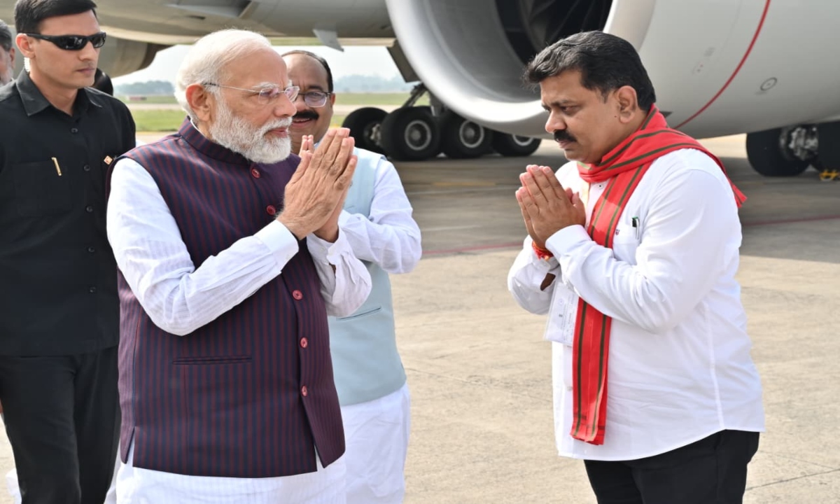 PM Modi Raipur visit: These leaders welcomed PM Modi at the airport, see pictures…