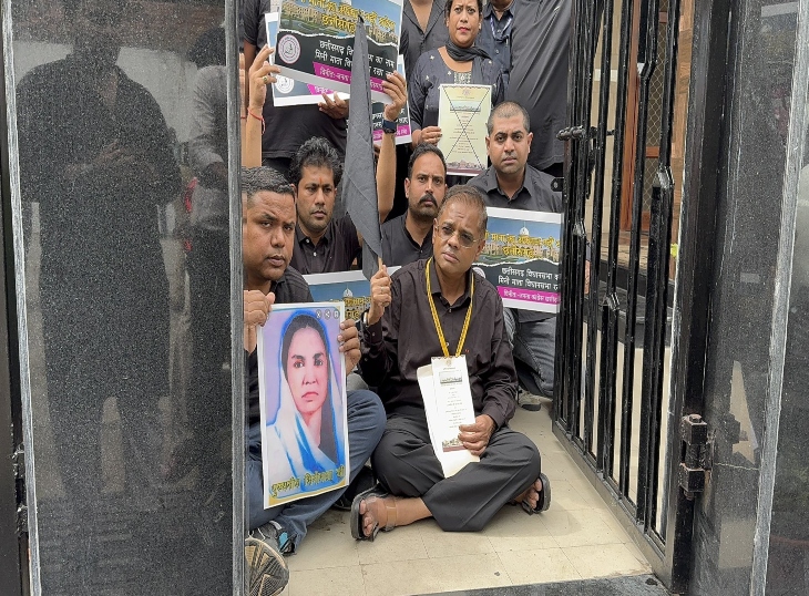 Protest against Rajyotsav, Amit Jogi under house arrest