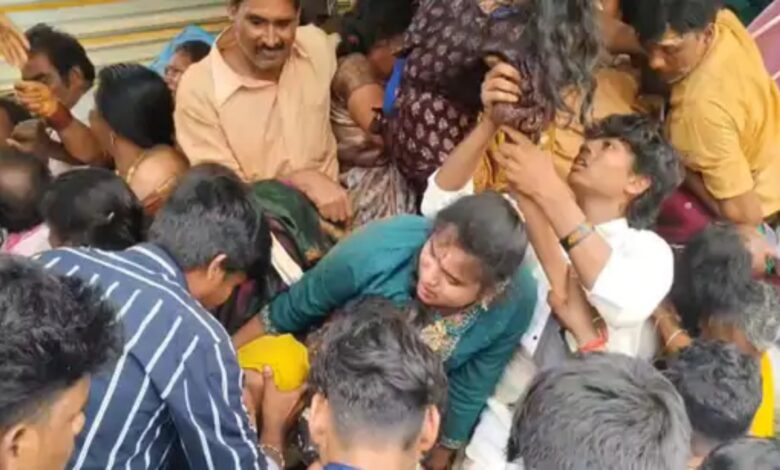 आंध्र प्रदेश में मिनी तिरुपति मंदिर में भगदड़, 10 की मौत: बिना अनुमति बनी निजी प्रॉपर्टी पर था मंदिर, भीड़ प्रबंधन में भारी लापरवाही