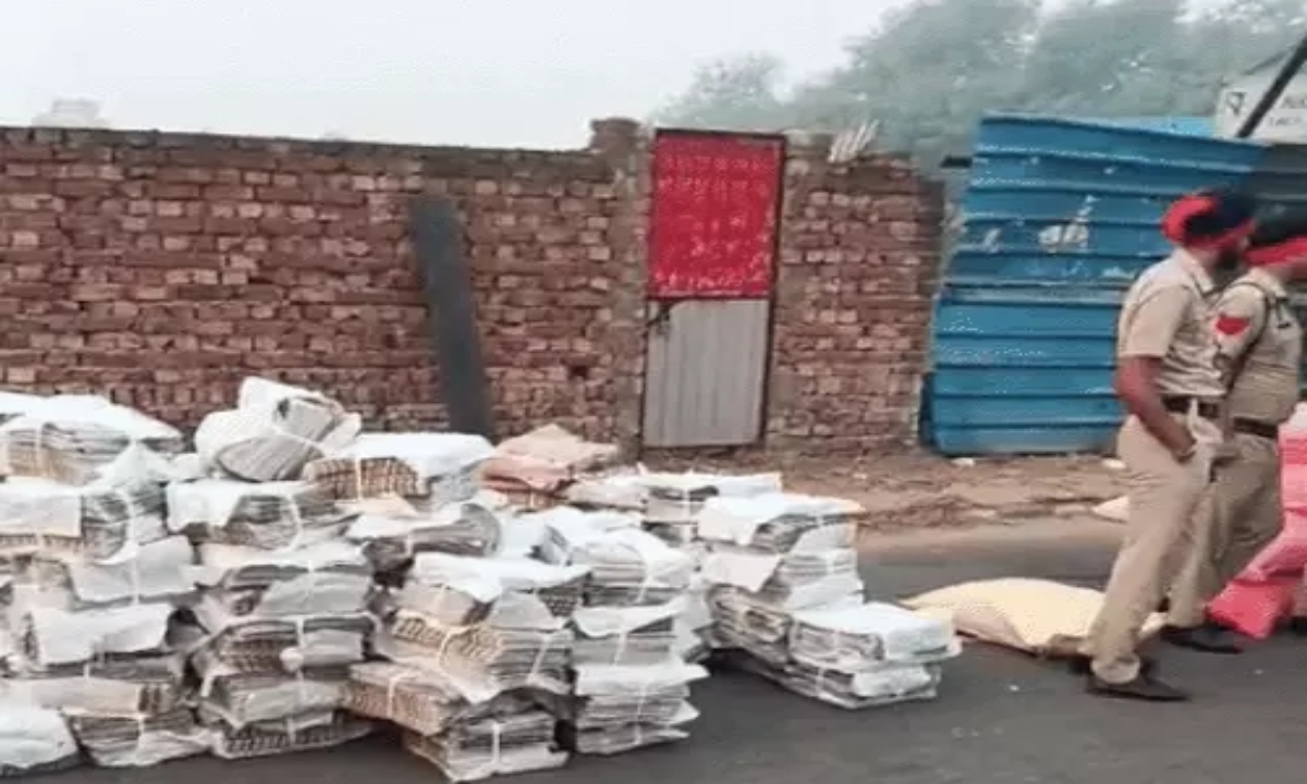 Punjab Police stopped the supply of newspapers on suspicion of drug and arms trafficking.