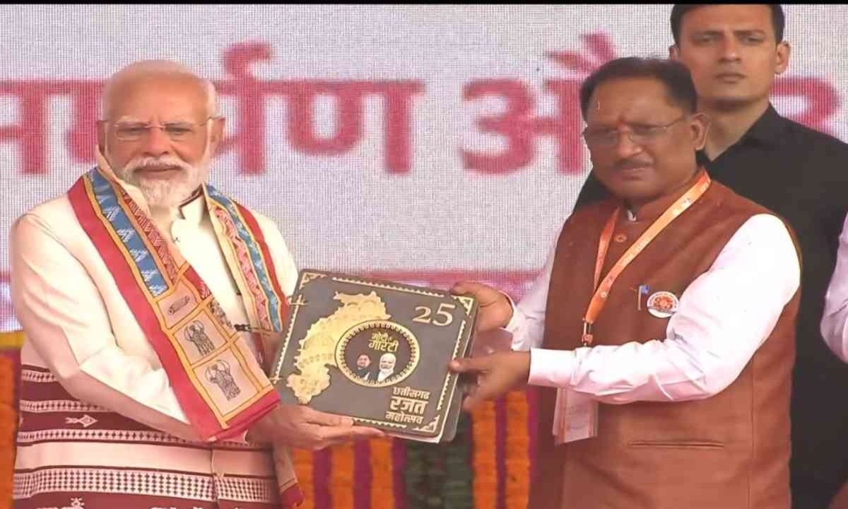 Prime Minister Modi unveiled a 'coffee table book', and the Chief Minister said it is proof of Chhattisgarh's development journey and 'Modi's guarantee'.