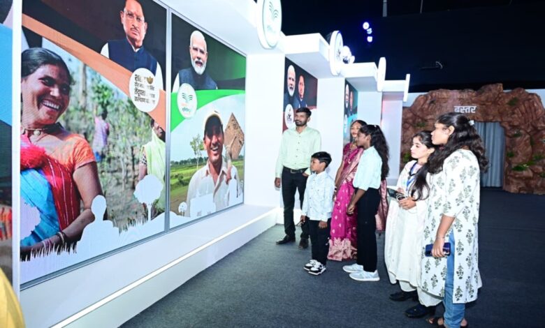 The digital exhibition showcased Chhattisgarh's 25-year development journey, and visitors said they were proud of this achievement.