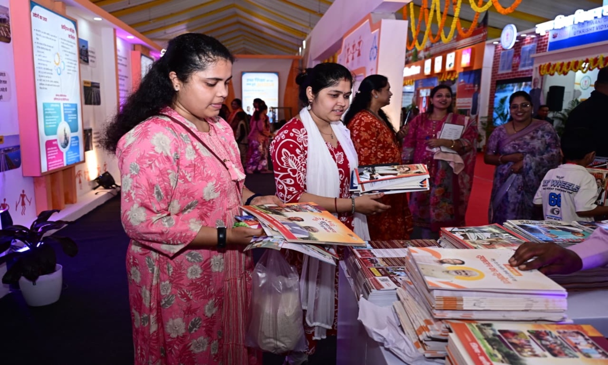 People appreciated the Public Relations Department's photo exhibition. The exhibition showcased glimpses of the state's achievements and schemes.