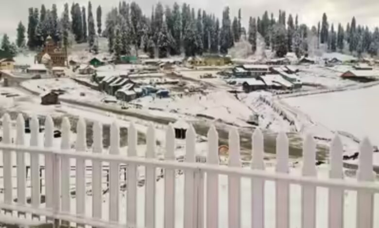 Jammu and Kashmir, Uttarakhand and Himachal Pradesh receive the first snowfall of the season, Gulmarg becomes a 'White Wonderland'
