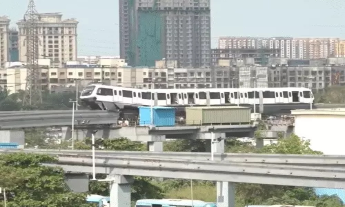 Monorail train derails in Mumbai, 3 workers injured; major accident during trial run