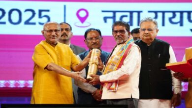 Vice President honours Chhattisgarh's eminent personalities: 37 individuals and 4 institutions were awarded state decorations