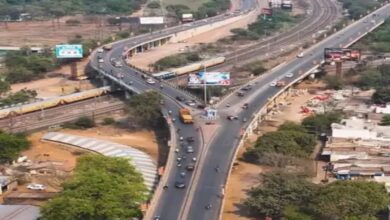 An e-rickshaw overturned on a bridge, killing a young woman; her mother was seriously injured.
