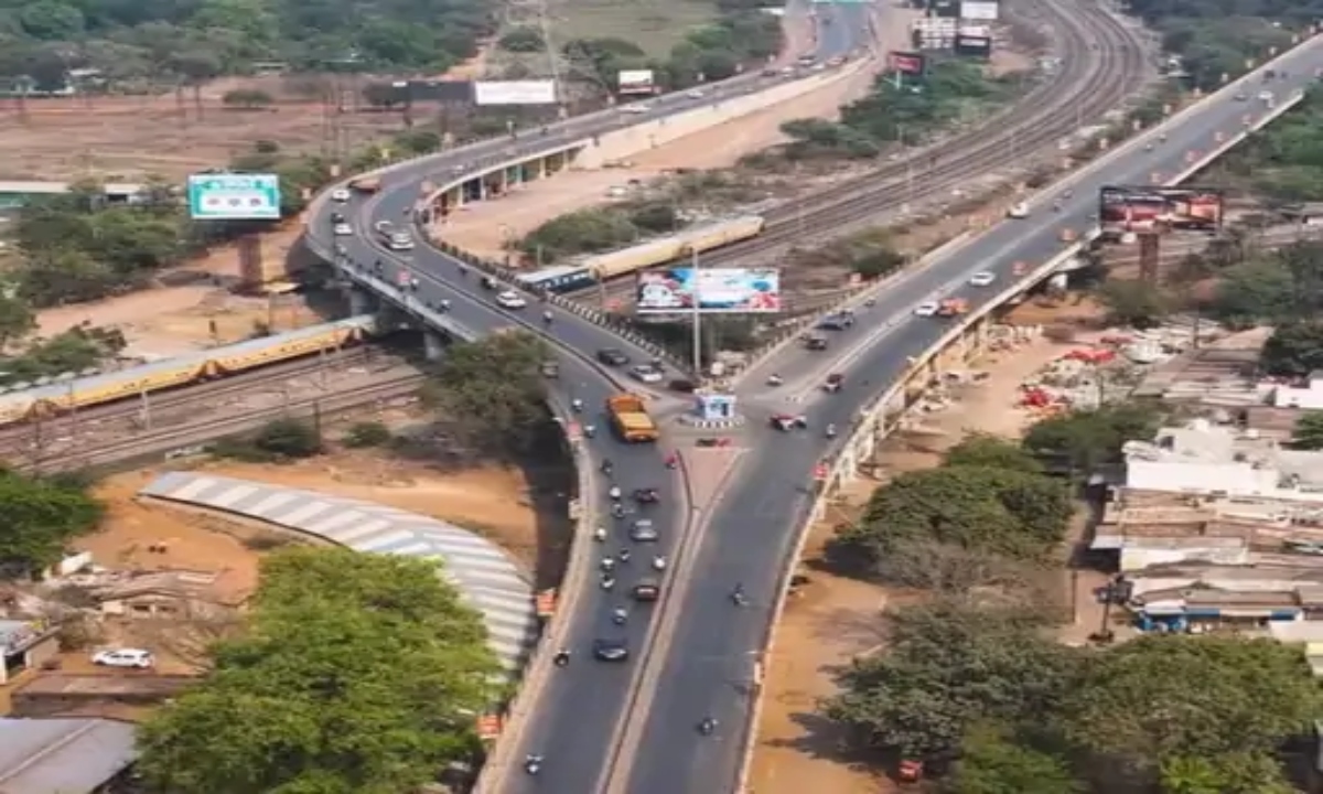 An e-rickshaw overturned on a bridge, killing a young woman; her mother was seriously injured.